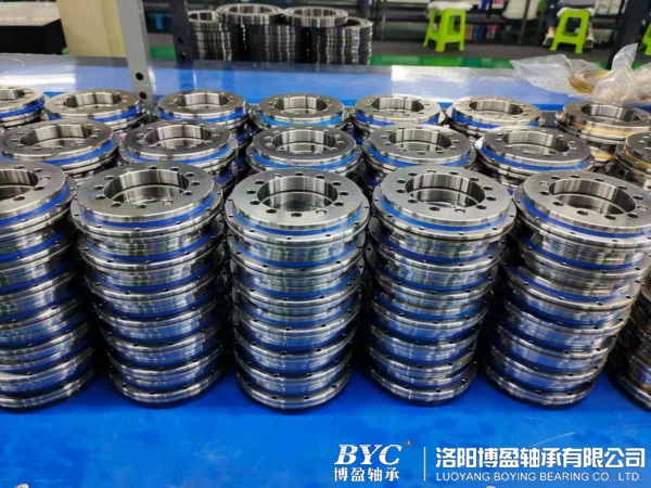 1628818574591504.jpg 交叉滾子轉(zhuǎn)盤軸承.jpg